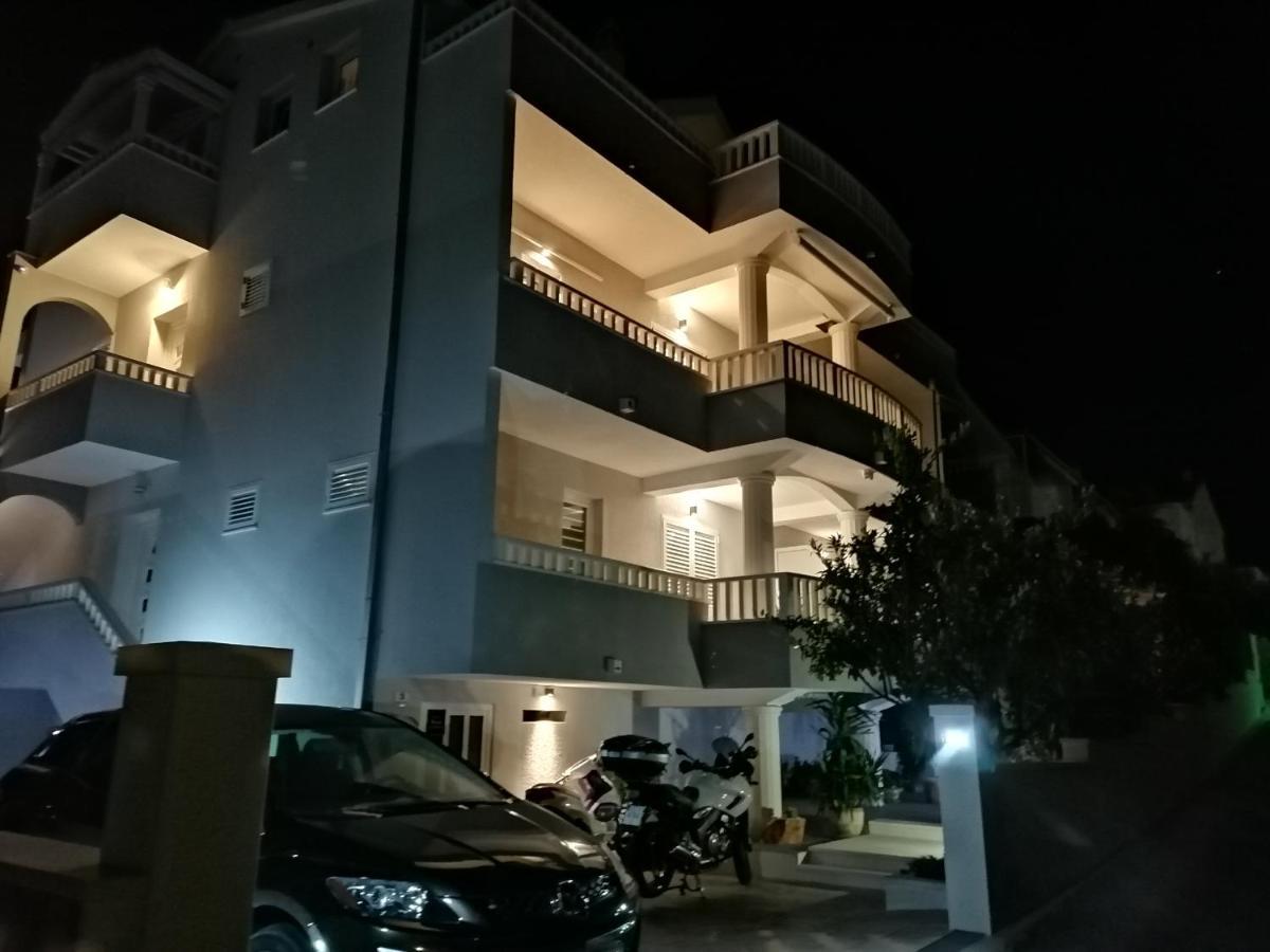 Iris Apartment Hvar Town