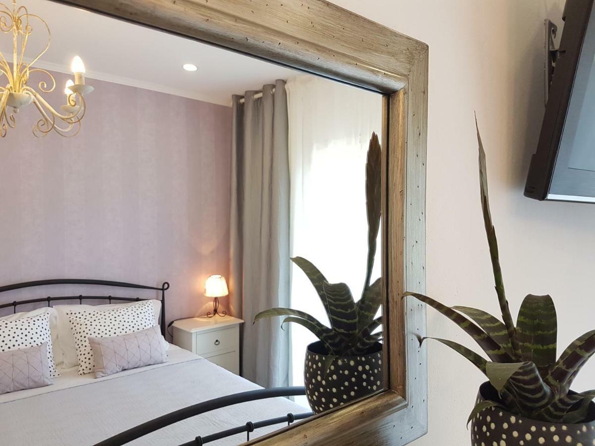 Iris Apartment *